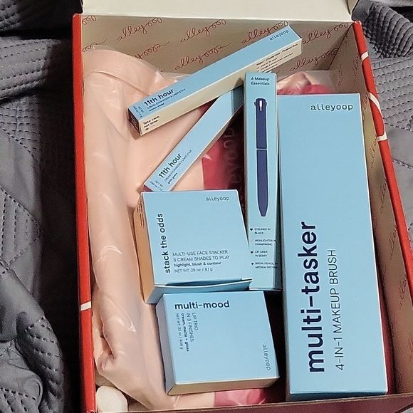 ALLEYOOP Beauty MVP Set with Tote (Swatched) - Picture 2 of 16